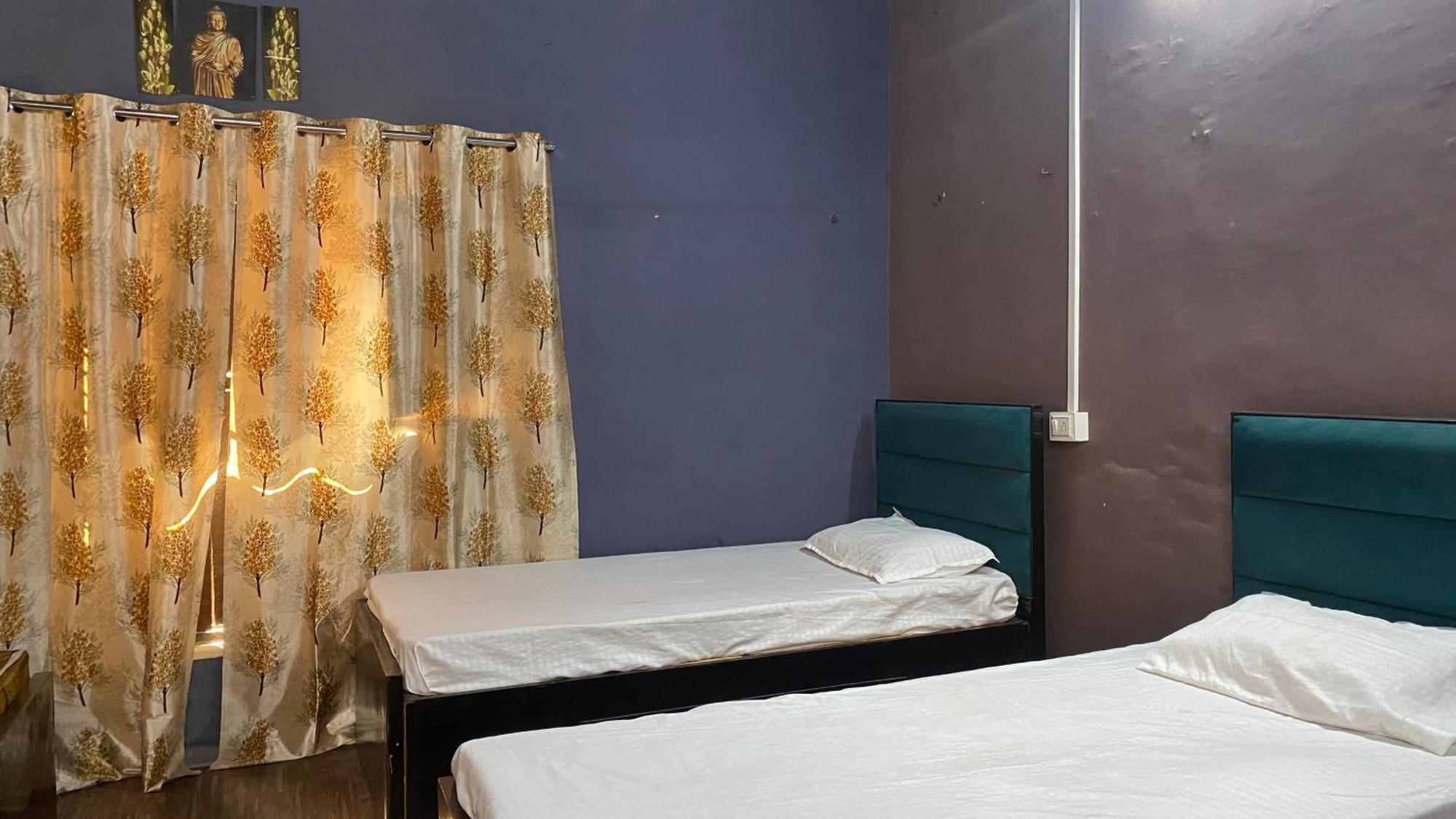 Rudra Home Stay Varanasi Bagian luar foto